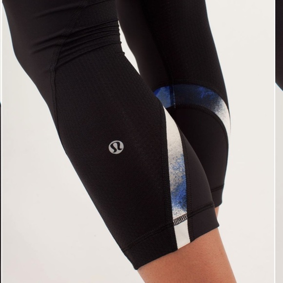 🍋EUC Lululemon Run: Inspire Crop II
Black / Milky Way Multi Print /Pigment Blue - Picture 6 of 9